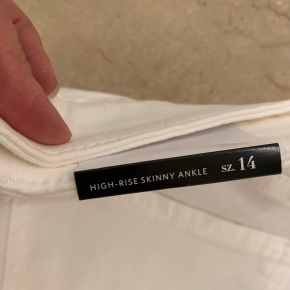 White House Black Market High Rise Skinny Jean with Embroidery, size 14 - Picture 7 of 8